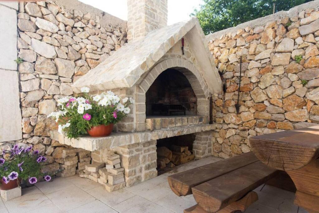 הוילה קראליביצה Stone House Iva מראה חיצוני תמונה